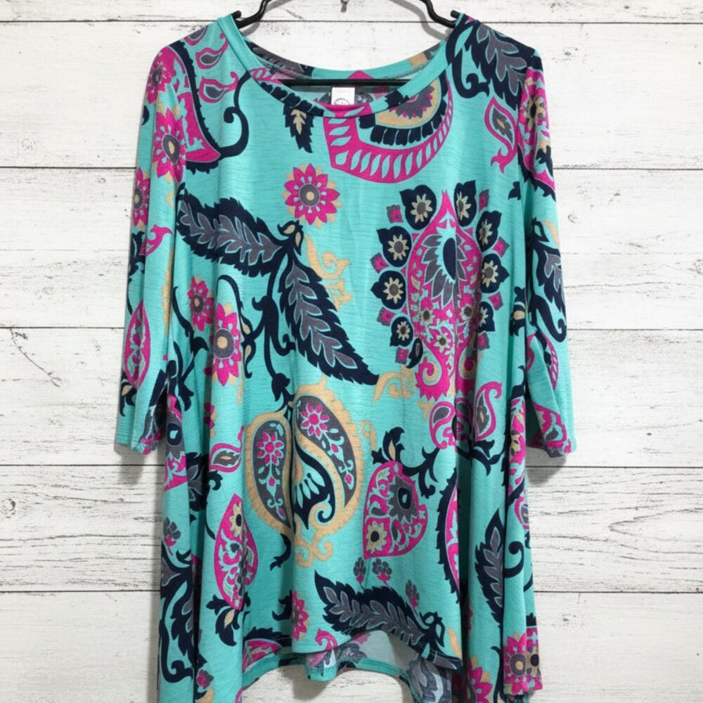 Pink Coconut Medium Vibrant Paisley Print Top 3/4 Sleeve Asymmetrical Hem